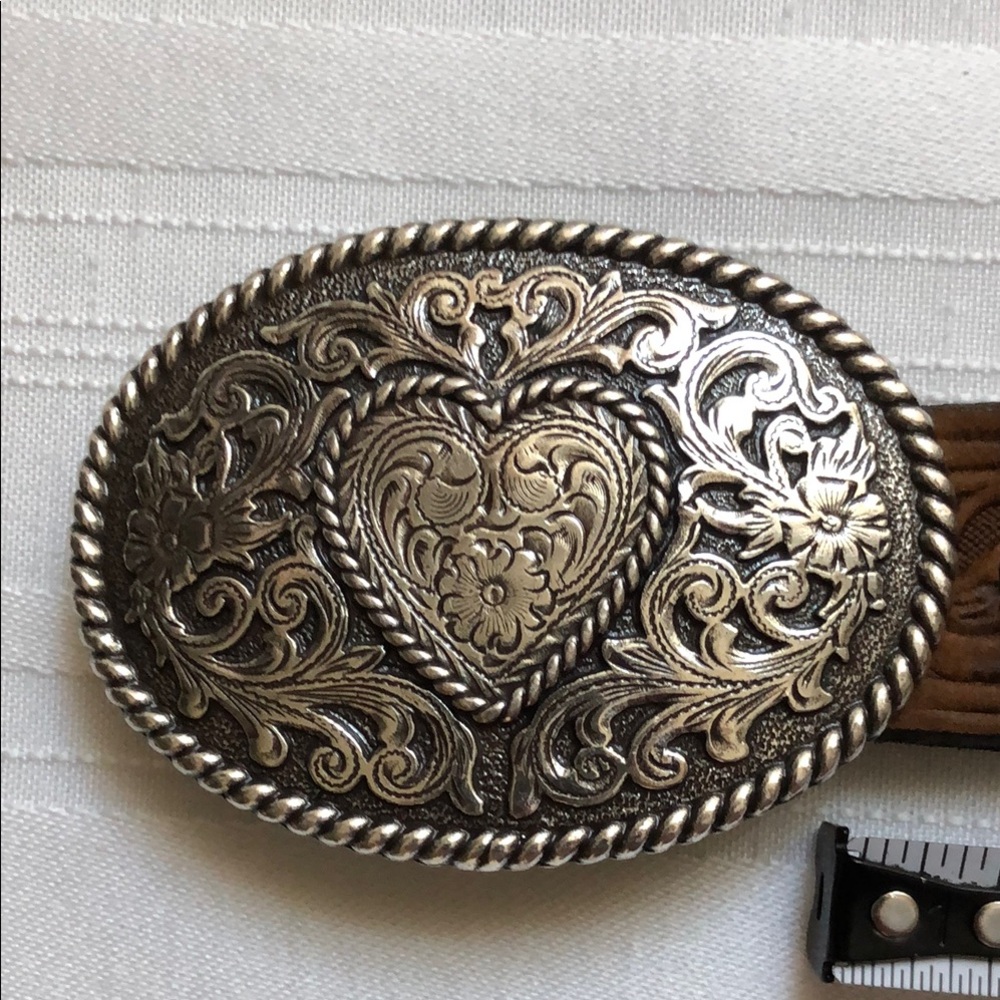 Women’s Justin Leather western style belt Sz 28 Brown Leather with heart buckle - Picture 16 of 16